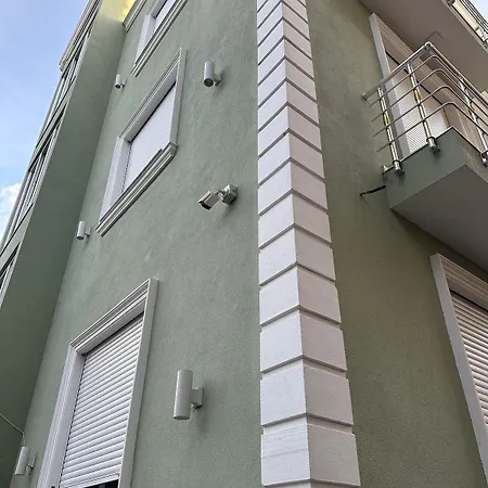 Erta * Golem (Tirana)