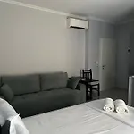Erta Hotel Golem (Tirana)